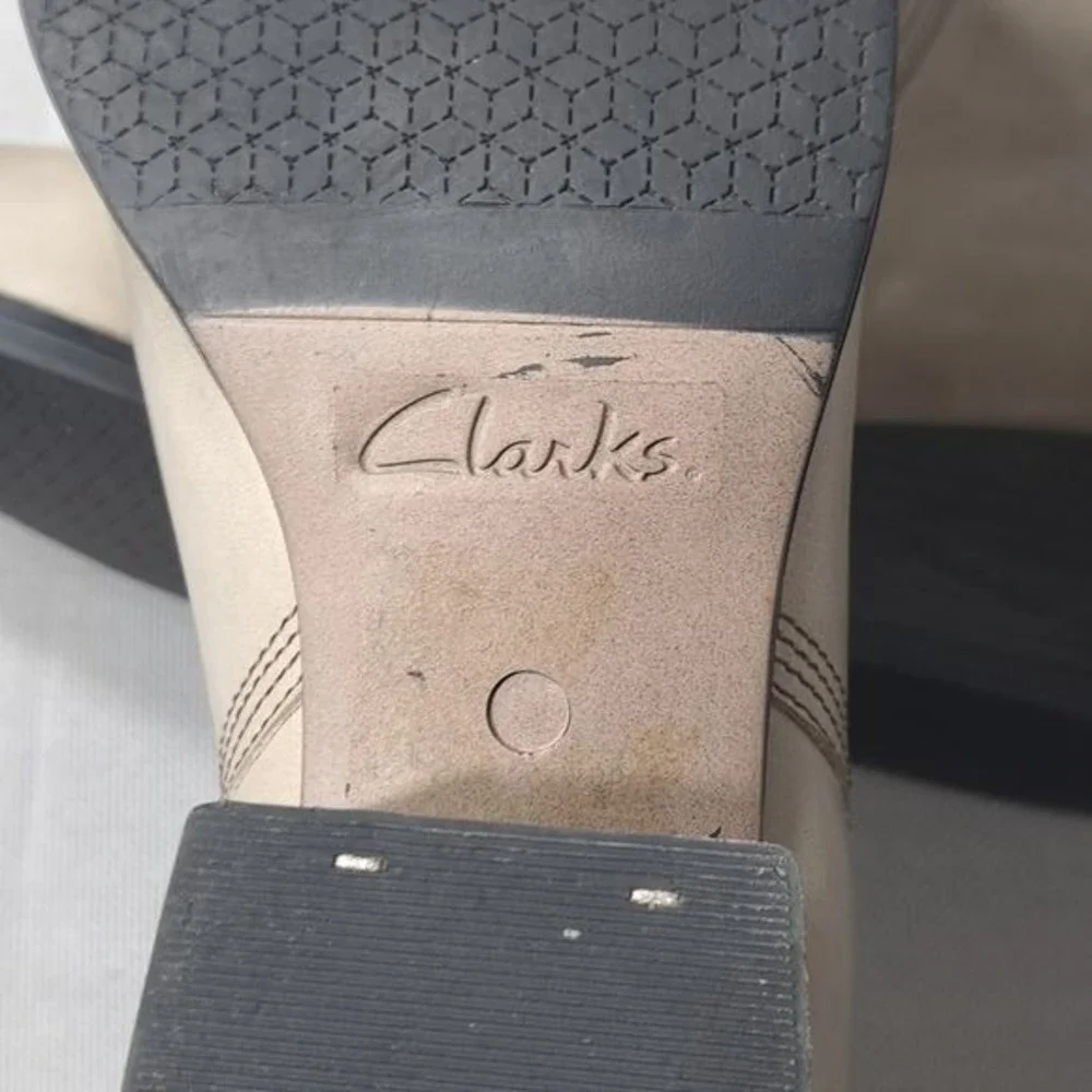 Clarks Womens Leather Elvina Taupe/Gray‎ Soft Ankle Booties 7M